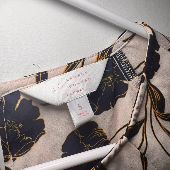 Lauren Conrad Runway Blouse 1/4 Sleeve Top - Picture 2 of 6